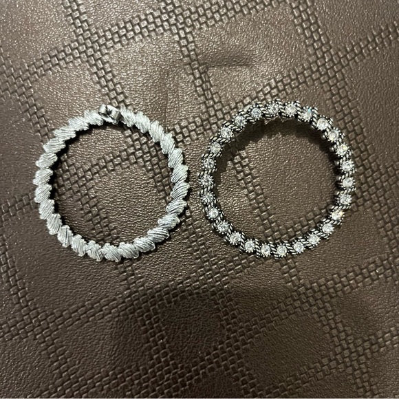 3 pairs hoop earrings - Picture 3 of 7